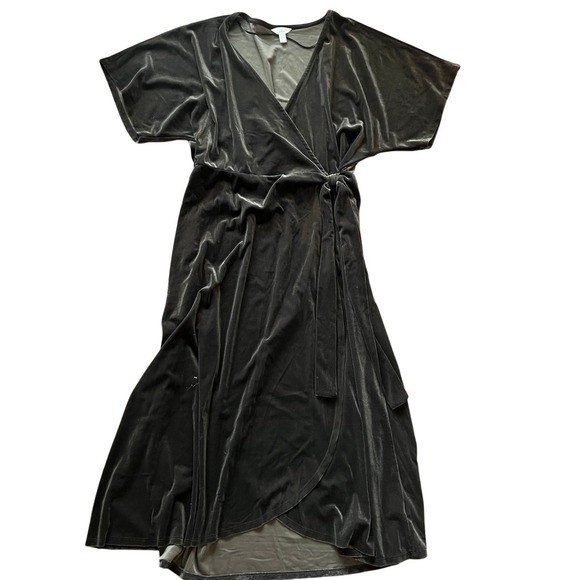 Time and Tru Dresses & Skirts - Time & Tru Velvet Wrap Midi Dress Charcoal Gray Short Sleeve Sz L 12/14 Romantic